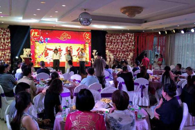 考上大专后父母一心要办升学宴,孩子却极力反对,原因很现实