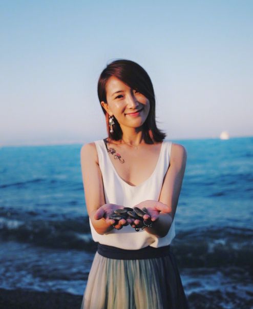 仙人说娱乐陈赫前妻许婧晒美照在海里骑鳄鱼网友不害怕吗