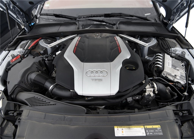 这款奥迪b级轿车比a4l牛,3.0t v6发动机,4个排气管!