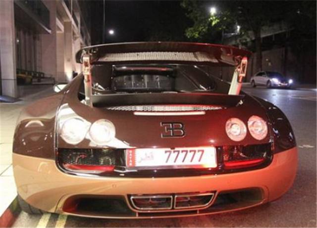 即便是在国内非常少见的超跑世爵c8,在科威特的停车场也能看到.