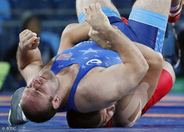 摔跤运动的技术动作本身,就要克服同级别对手的重量,才能完成