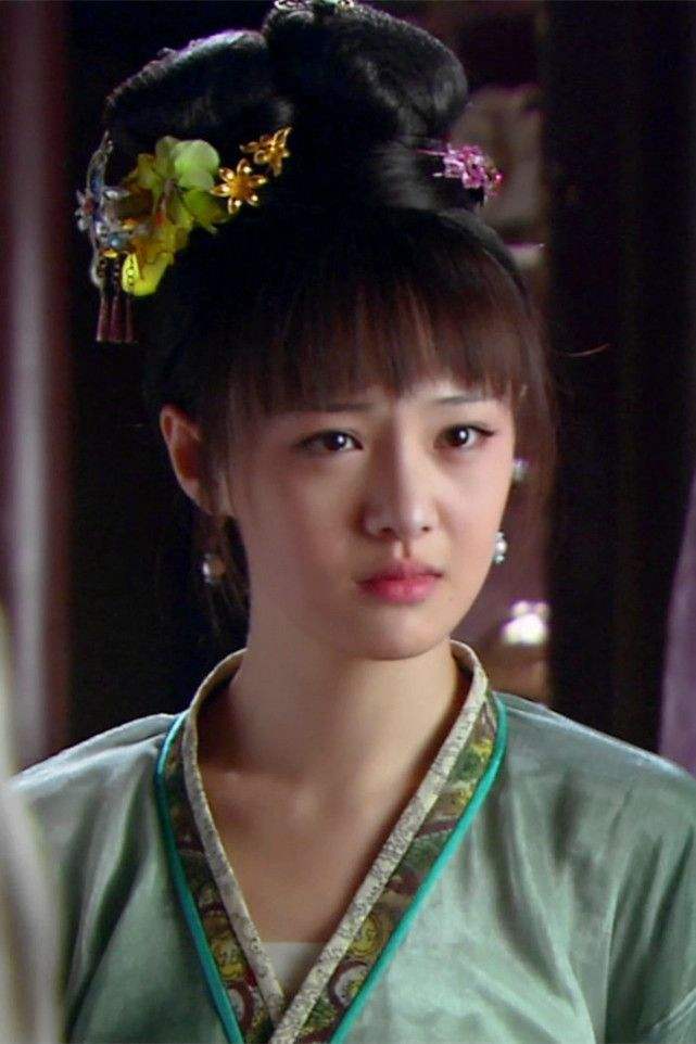 郑爽最早饰演的角色有哪些?楚雨荨排名第一,宁彩蝶扮相超美