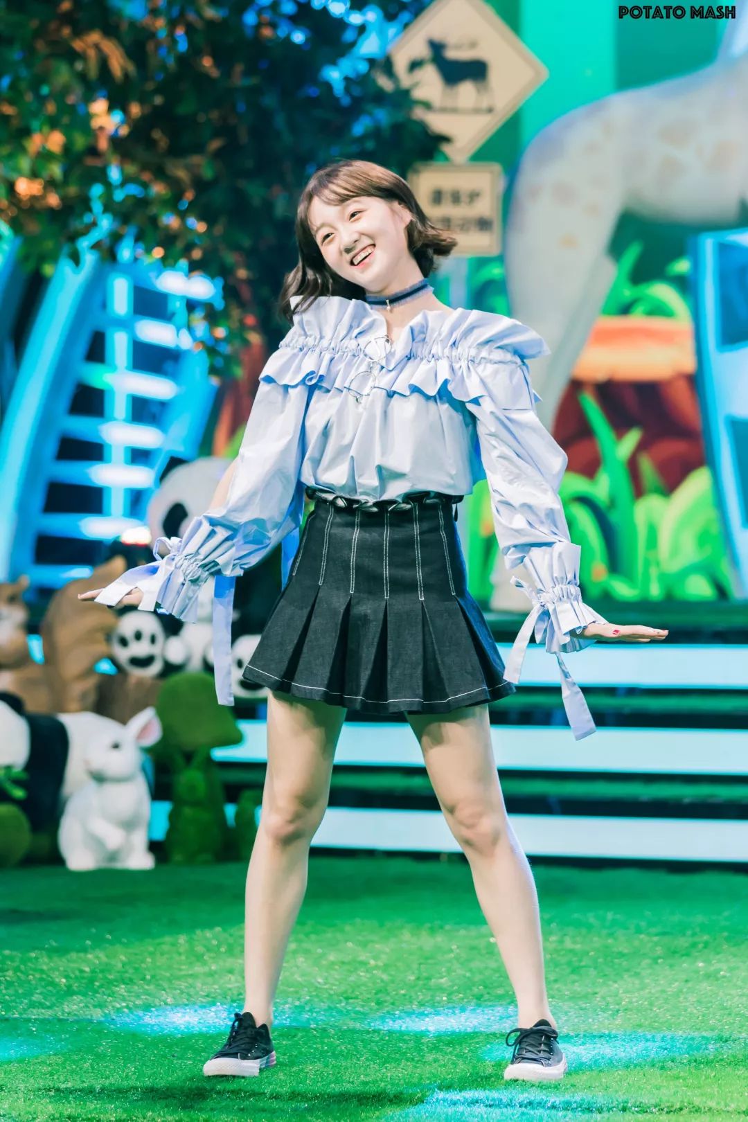 李子璇和天天向上两大男神合作舞台效果截然不同