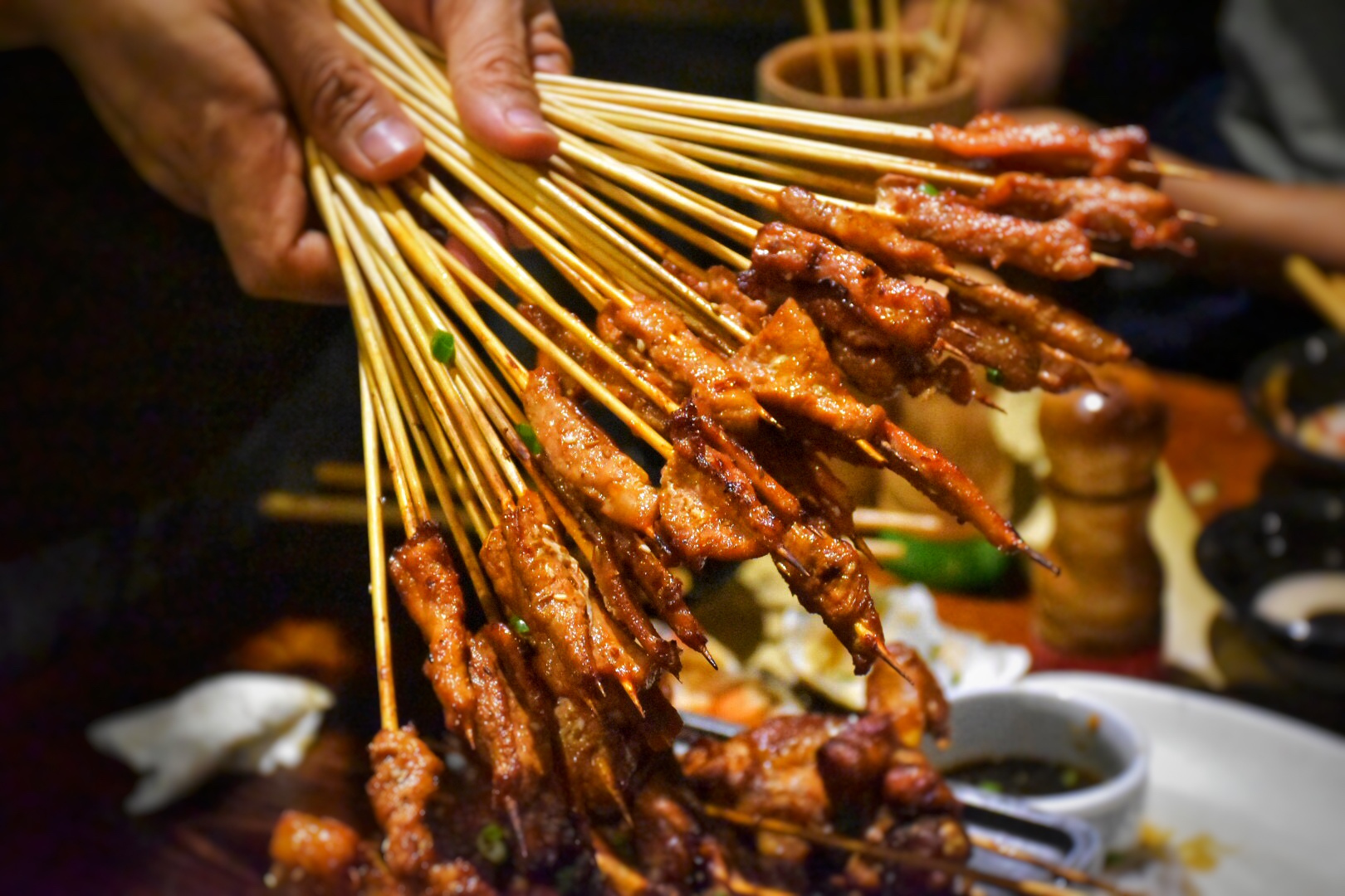 少侠,不来撸串好吃的薄情五花肉吗|五花肉|兔兔|烤串_新浪新闻