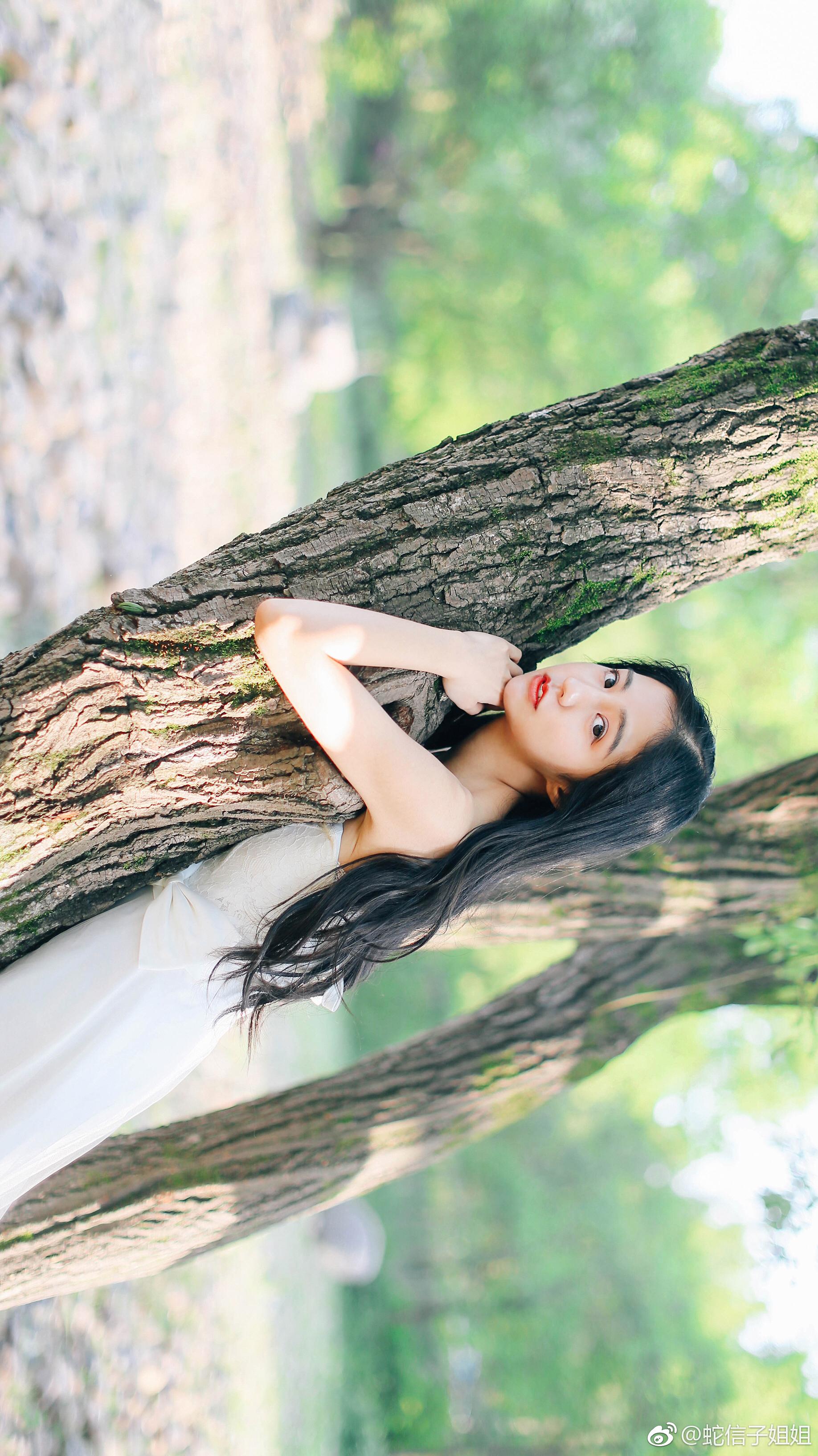 摄影:@蛇信子姐姐 出镜:@不如分开吧 ​​​9/ 9spring breeze