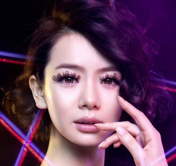 戚薇新造型你见过没?波浪卷发搭配人鱼妆,33岁辣妈又逆生长了!