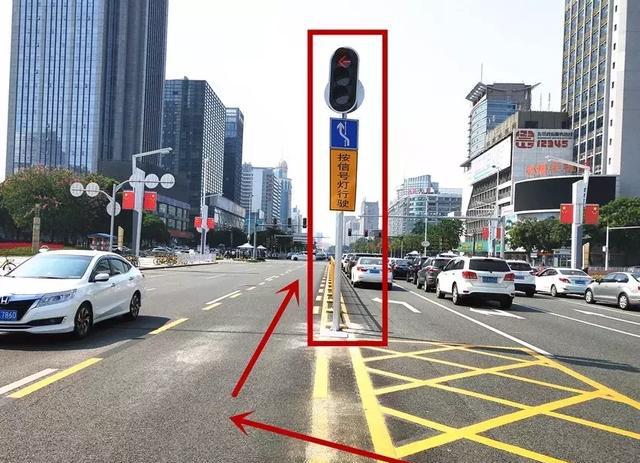 佛山车主,你认识"借道左转"指示牌吗?