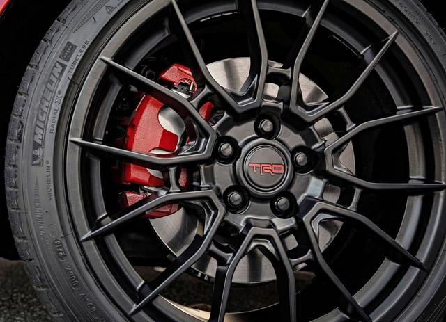 这就帅了丰田凯美瑞亚洲龙trd套件霸气亮相