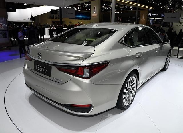 雷克萨斯核心车型换代,比奔驰更豪华,进口税下调后,将跌破30万