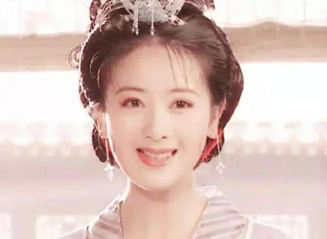 没有想到凌云彻现实生活中妻子如此美,颜值不输如懿