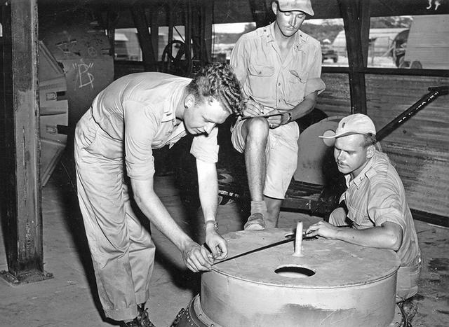 解密的照片展示二战美国对日本投下原子弹前的每一步