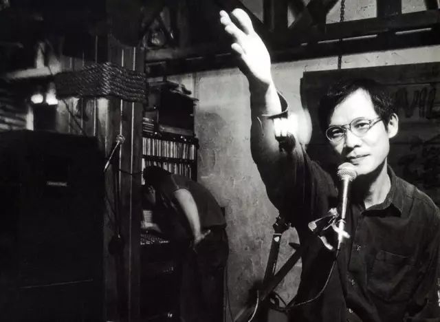 终于,那个 当年离家的年轻人,罗大佑回家了.