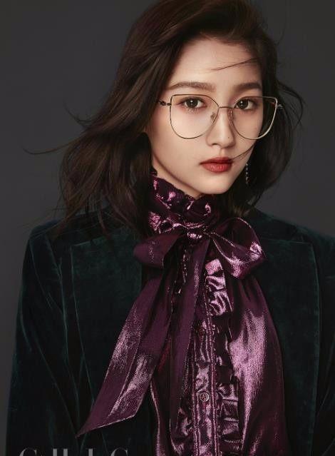 关晓彤最新杂志照, 网友: 身材这么好, 鹿晗喜欢很正常!