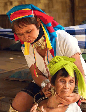 缅甸长颈族一生只有三次机会取下铜环, 这样的时尚真的是接受无能