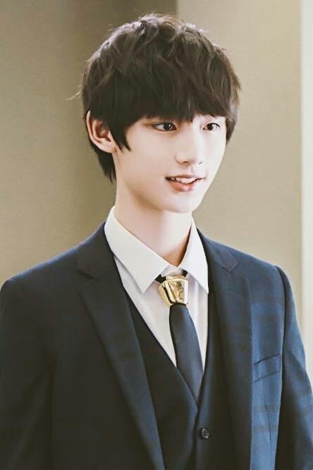 《甜蜜暴击》方宙买小粉裙,送方宇去游乐园,丁程鑫粉丝:国欠弟