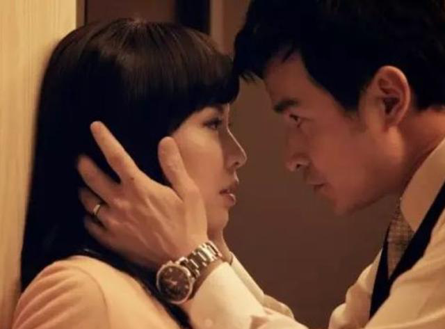 女子出轨被老公抓到,丈夫质问老婆,老婆直言:90次不算多