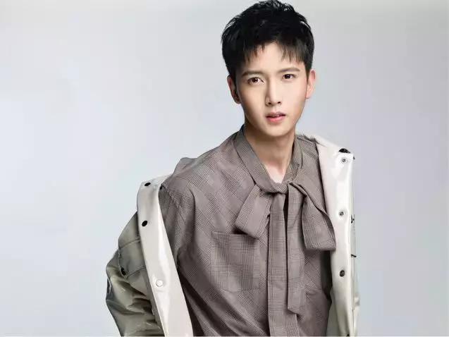 "别挥霍你的二十几岁"慈妹儿家艺人每天都身体力行地炖这碗鸡汤