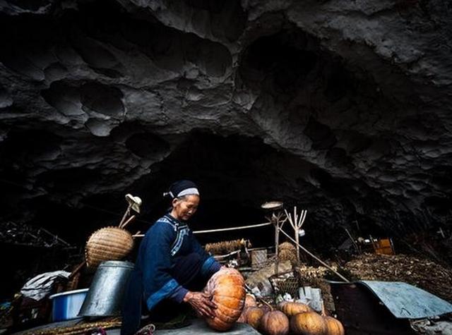 贵州大山里的世外桃源,70多口苗族人居住在山洞里,自给自足!