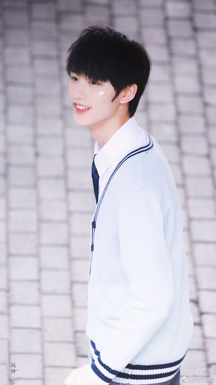 炎热的夏季,因你们而清爽|贺峻霖|刘耀文|宋亚轩_新浪新闻