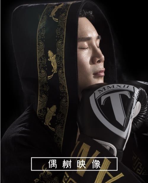 力压武僧一龙和邹市明,邱建良拍绝世写真成为搏击代言人