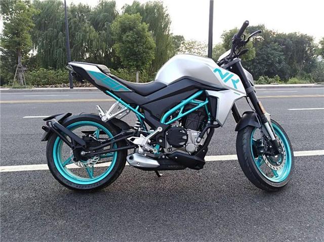 250cc级只卖1.58万,弯道漂移不输专业赛车,网友:到底是老牌子