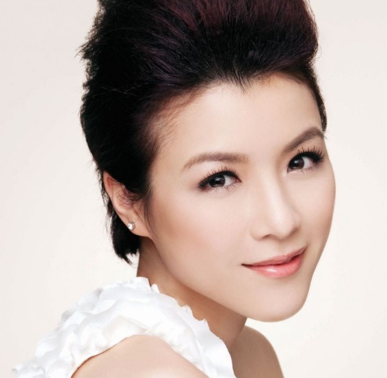 曾是最美香港小花旦,却为爱淡出娱乐圈,如今37岁被丈夫宠上天