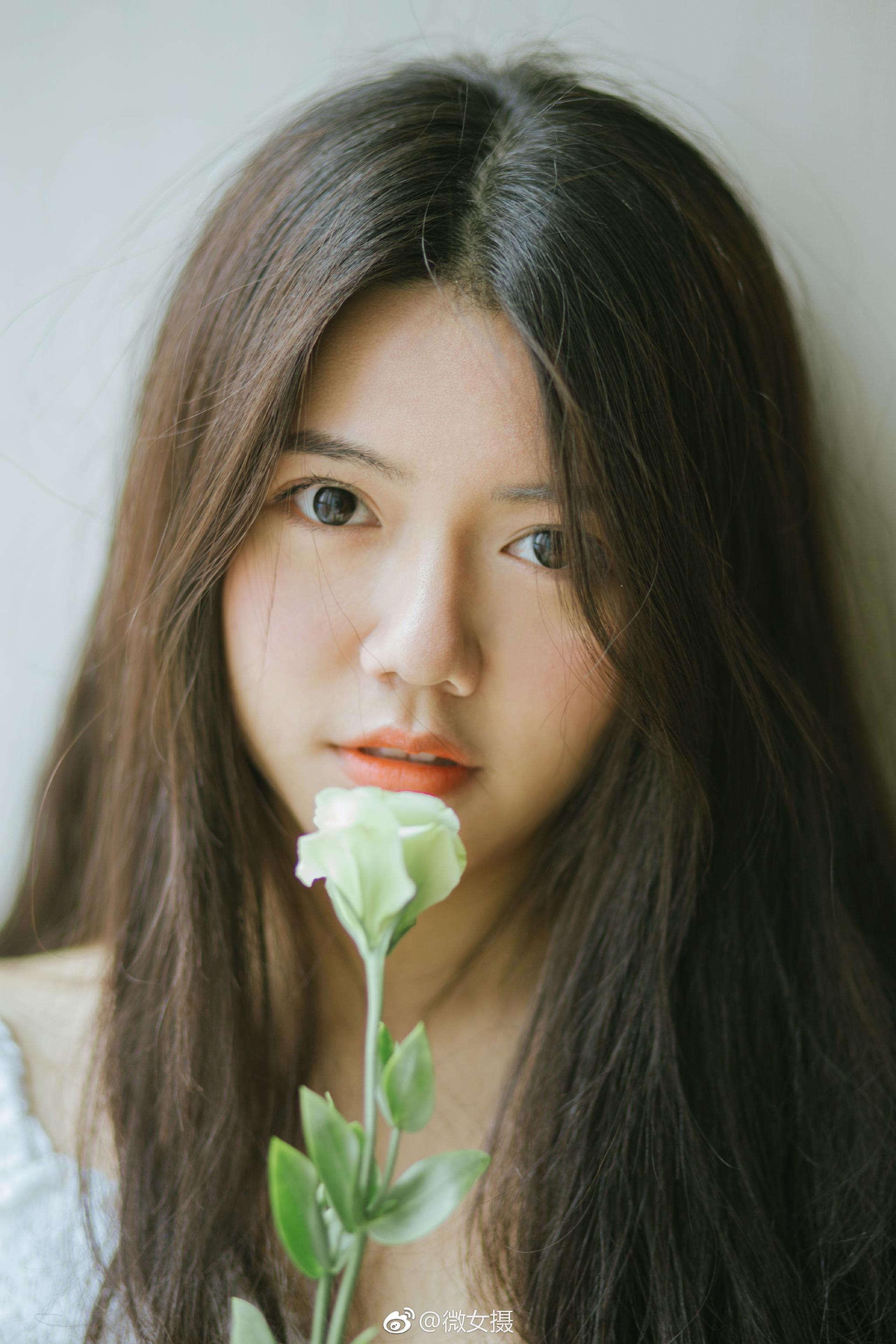 你纯真的脸倒影在我的眼摄影模特