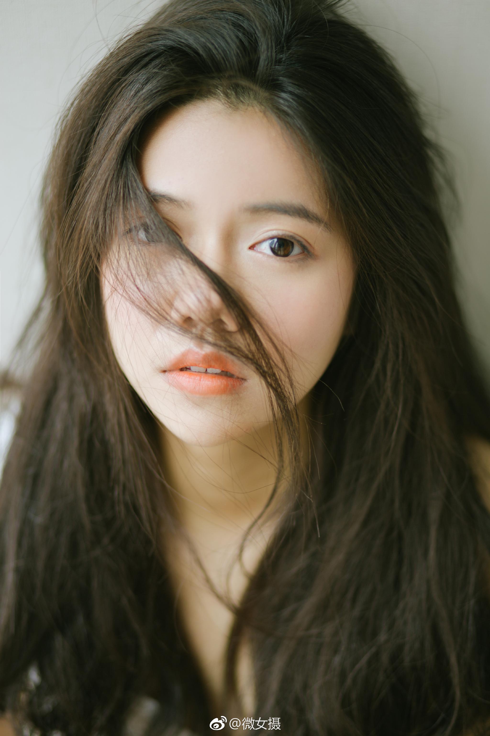 你纯真的脸倒影在我的眼摄影模特