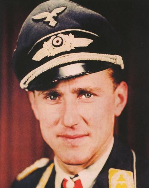 格尔哈德·巴克霍恩,击坠数301架世界空战史上排名第二(第一是楼上