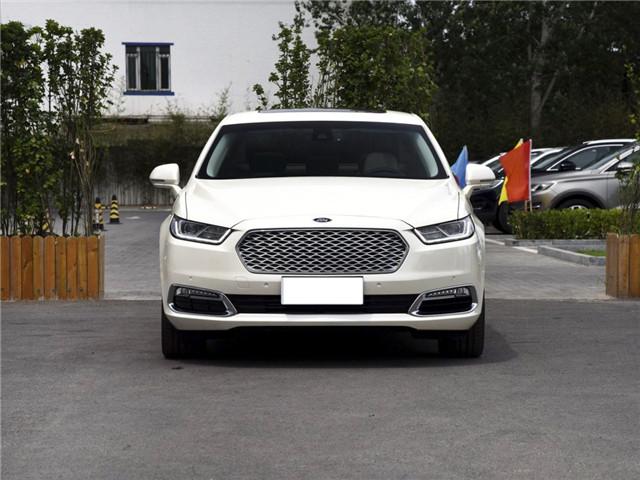 ltd限量版福特金牛座,2.7t v6发动机,路上难得一见!