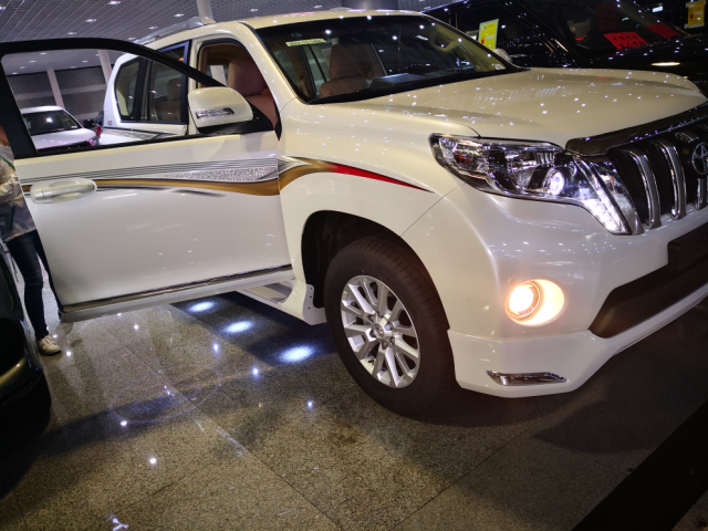 丰田霸道2700丐版改装后秒杀高配