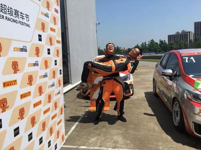 两个老司机激情飙车,又赢啦!