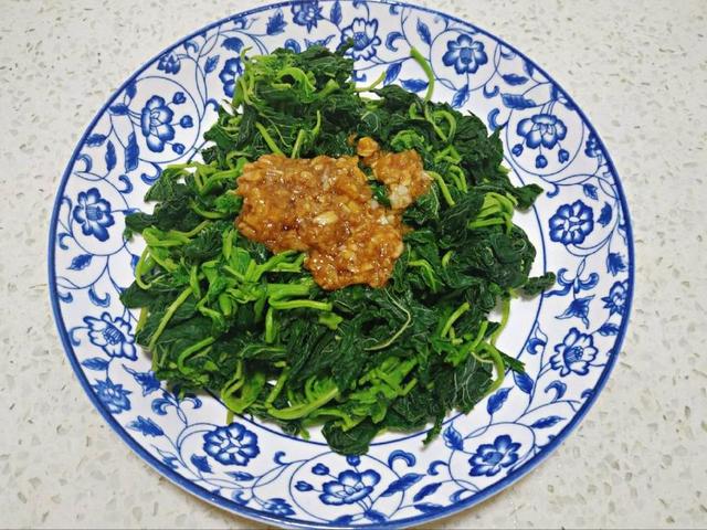 这种野菜农村到处都有,8月吃正当时,好吃又补钙,错过太可惜!