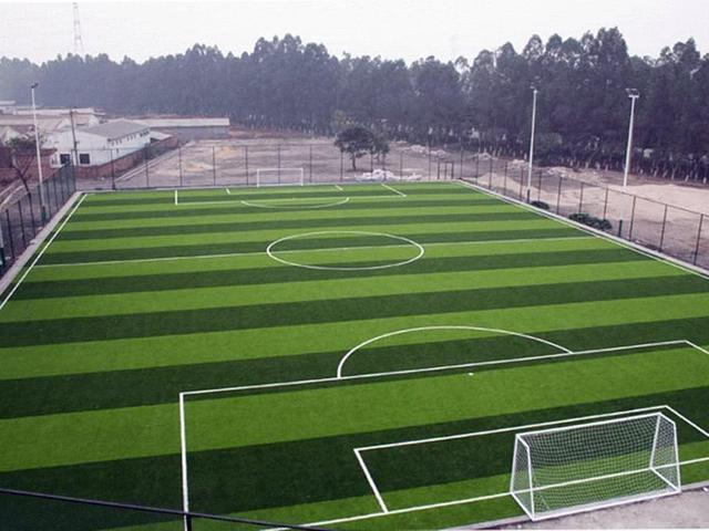 在足球场上,大禁区前面的半弧形是用来干什么的?网友:你猜!