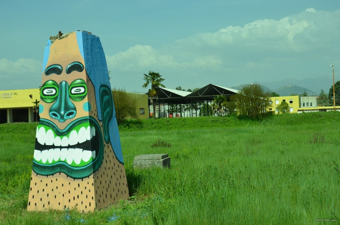 方脑袋嘻哈墙体涂鸦 作者diego della posta