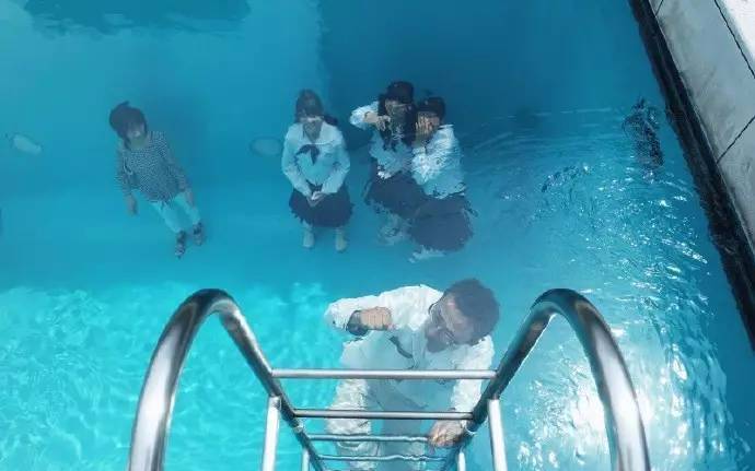 日本金泽21世纪美术馆错觉作品 游泳池 艺术家