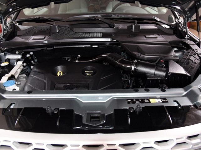 在动力方面,奇瑞捷豹路虎国产发现神行搭载2.