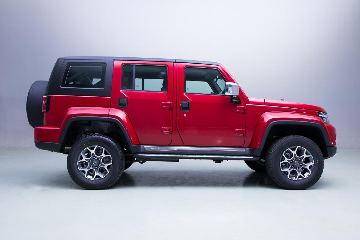 谁说硬派越野车不能家用,北汽bj40 plus了解一下?|90闻