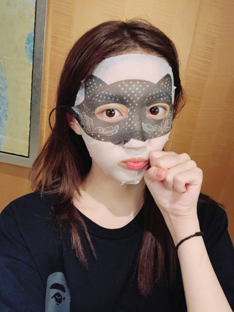 关晓彤晒敷面膜照,卸下面膜后更是看呆众人!网友:你最臭美了!