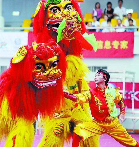 舞狮耍杂技是过年那味儿，可是南狮和北狮你知道吗？发财中国年