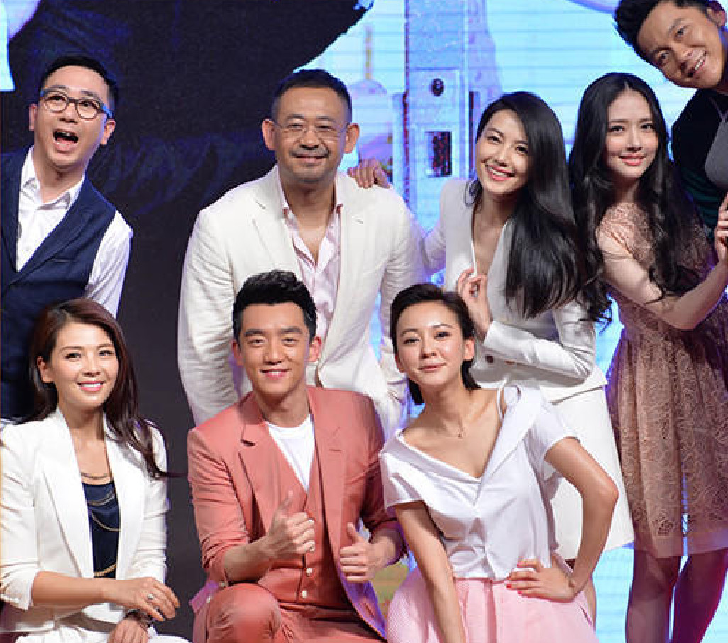 李晨当众搂抱郭碧婷,谁注意到他的手?网友羡慕的手指头