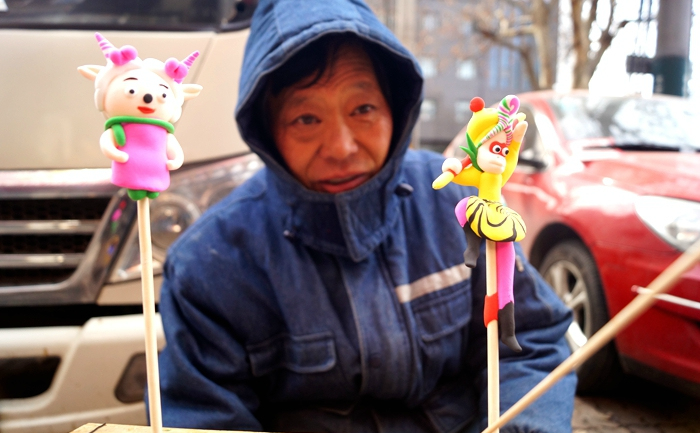 襄阳现山东穆李村民间面塑艺人各式作品奕奕如生