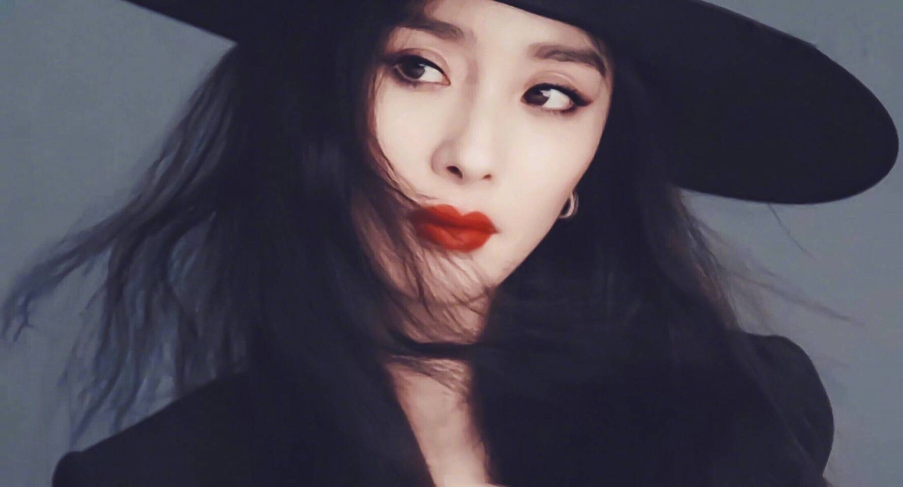 黑衣红唇的杨幂,时尚辣妈范儿也是好看的没sei了