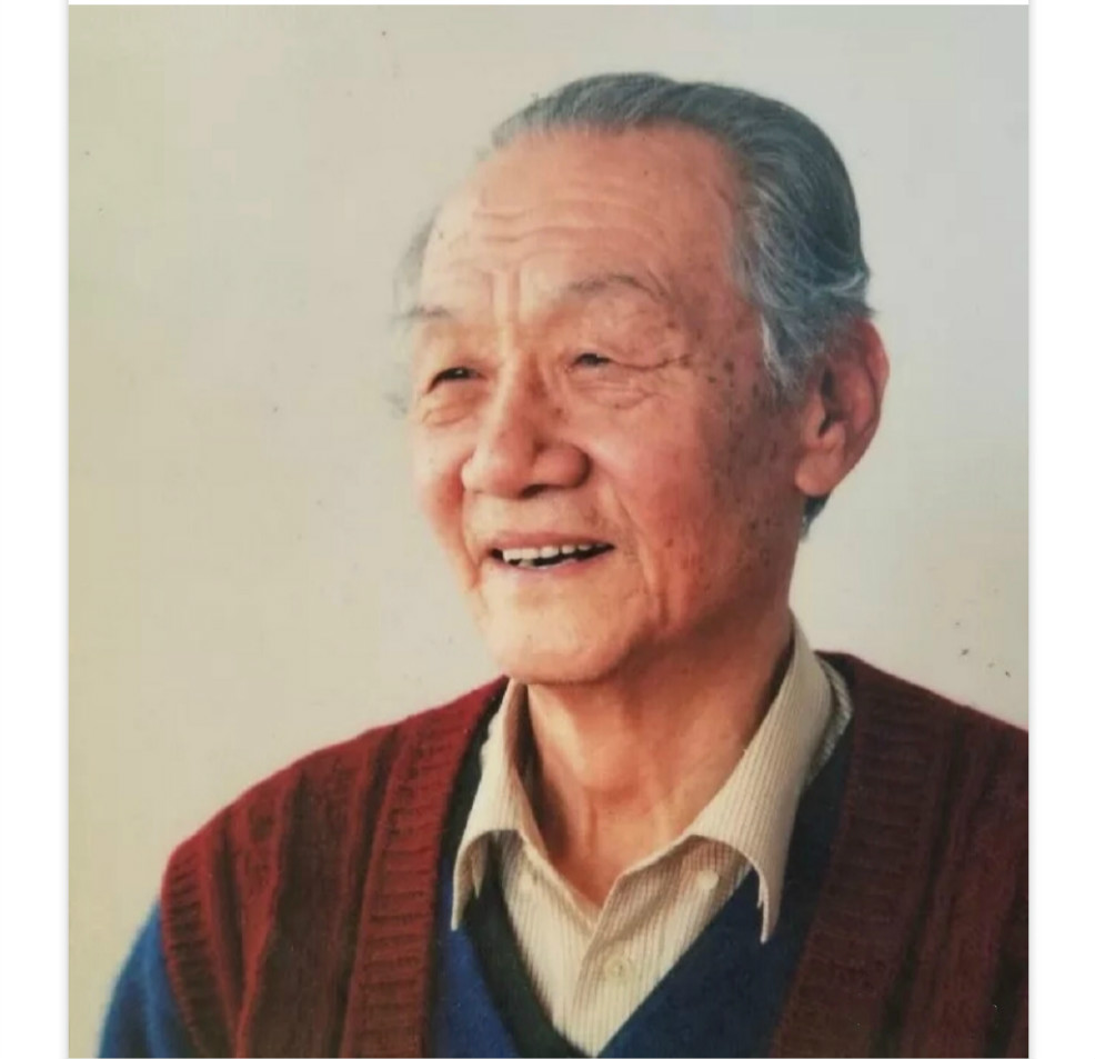 在剧中饰演爷爷的田成仁大家如今92岁了,看起来精气神很好,让人很是