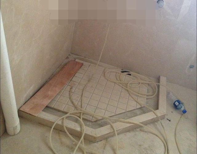 淋浴房记得这样装修,下水速度提高几倍,有钱人都这样装