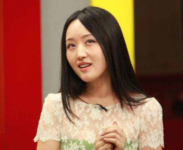 与杨钰莹对比,鲍毅的长相确实是无法与女神组成cp,不少网友纷纷表示:"