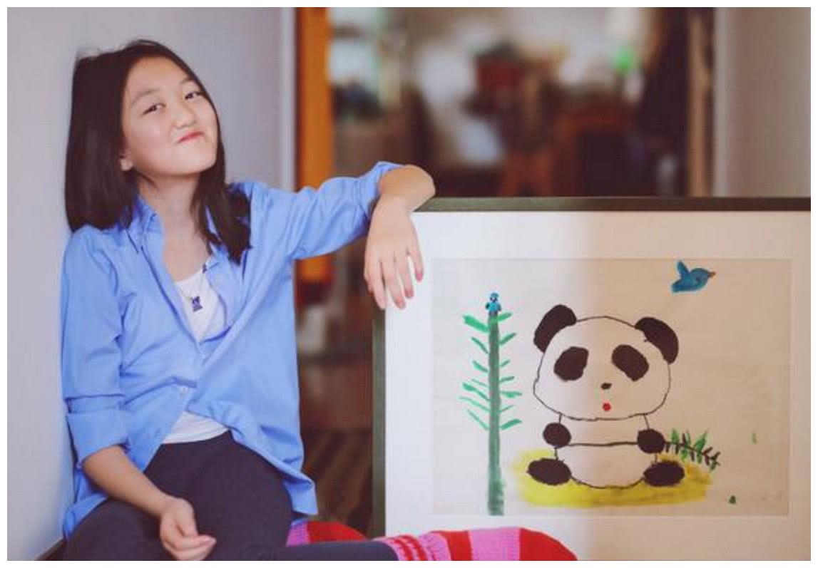 经过李嫣的绘画手稿后,专业厂家认定了这款"熊猫与小鸟"