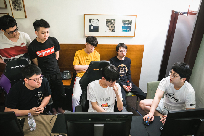 LPL春决麦克风太热血,RNG打野MLXG:家里野