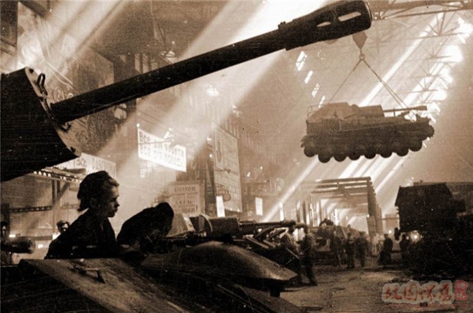 卫国战争(二战)时期的苏联兵工厂历史照片一组