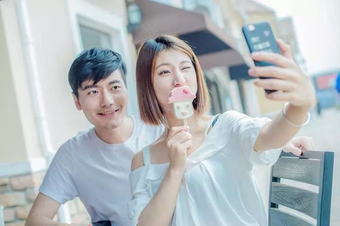 90后网红夫妻生活图鉴